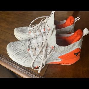 Under armour shoes worn twice , excellent shape .